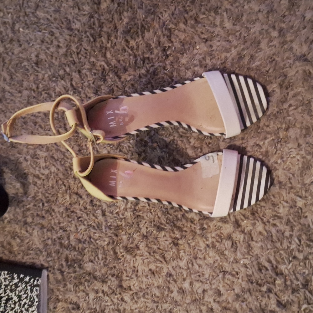 Shoe